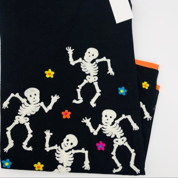 NWT Fall Halloween Embroidered Skeleton Black Table Runner - Picture 6 of 8
